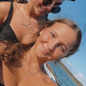 Meet your Posher, Ella